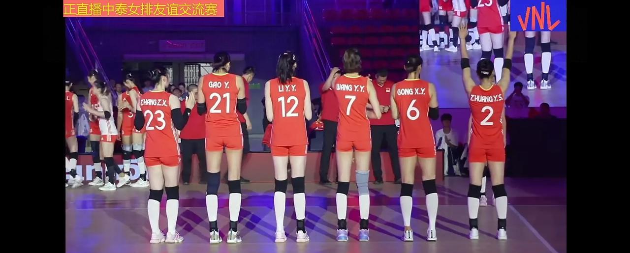中国女排和泰国女排的热身赛结束，中国女排以3:0横扫泰国女排，完胜这场热身赛。前