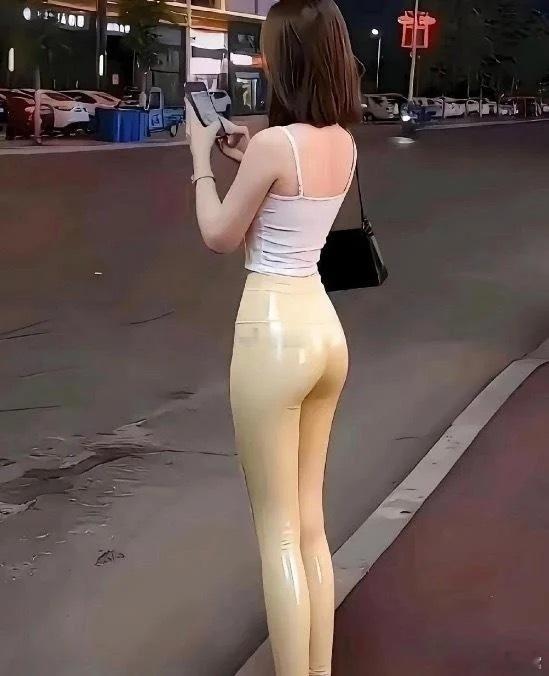 这裤子是怎么穿上去的，回头率有多少
