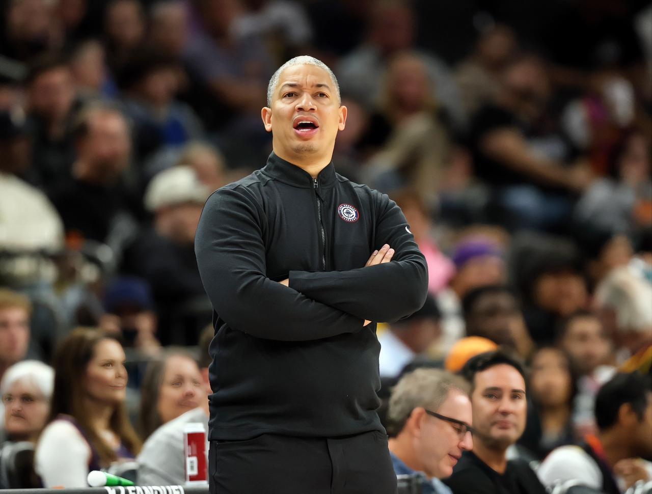 哈登：卡子哥，老炮要是你弄走的，那泰伦卢你是不是也有能力把他搞走？？？小卡：不