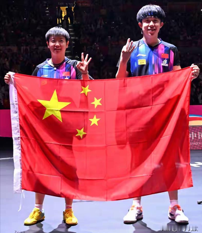 伦敦世乒赛刚结束两天，王曼昱和梁靖崑被王励勤点名表扬了。他俩打得并不漂亮，甚