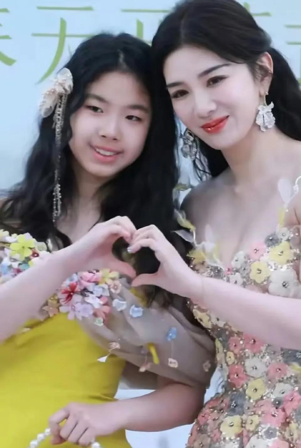 我有预感黄奕女儿以后出道很难成功了不是因为女儿长相问题，而是因为黄奕在直播间