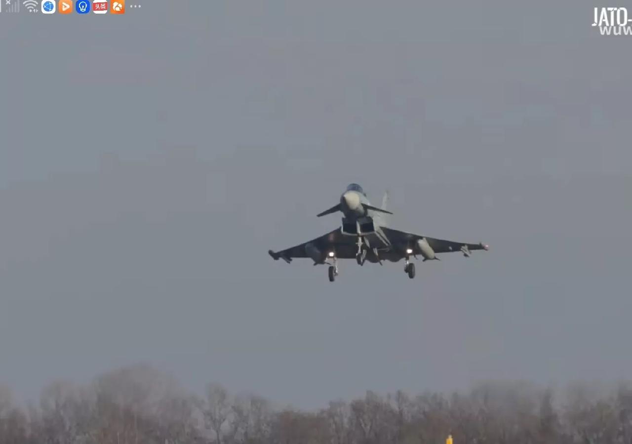 中国的“歼10”战机与德国的“台风”战机在气动布局设计上很相似，但是机动性能差距