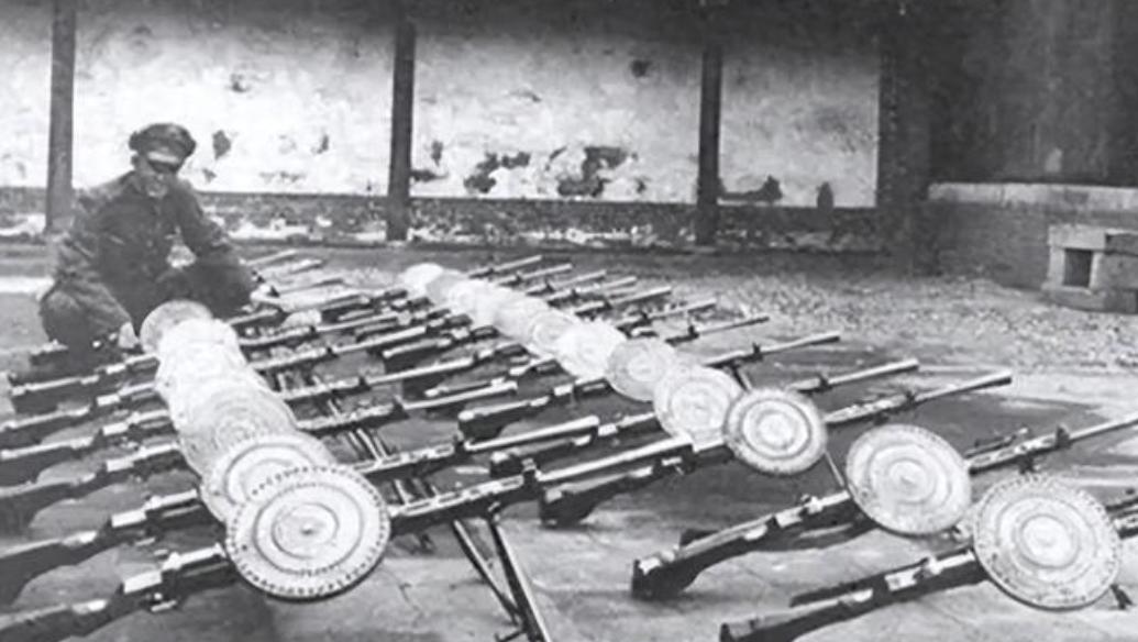 兰州钢厂1980-1990年代一直负责销毁兰州军区淘汰的枪支，有日本的三八式，国