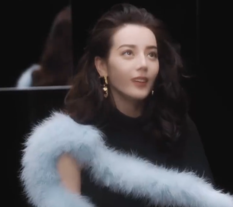 追随你如星辰追着银河闪耀，陪伴你似繁花守着春日美好