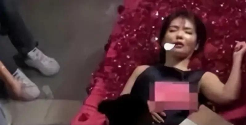 不出意外，意外果然还是发生了，谁能想到，47岁刘涛在综艺里一句“我这儿不行那