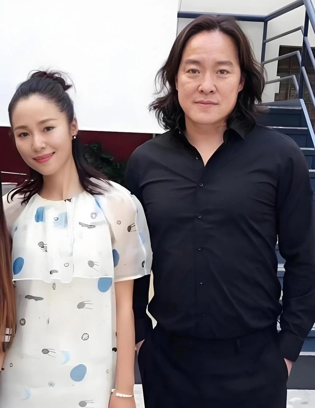 江一燕官宣离婚好奇查了一下她前夫才发现原来她早在三年前就结婚生子了。翻翻她之