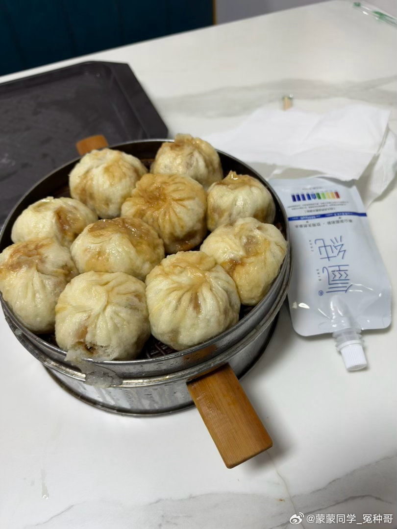 5点半我是被饿醒的，挣扎了半个小时我终于受不了了，出门吃早点，你就是多不愿意起床