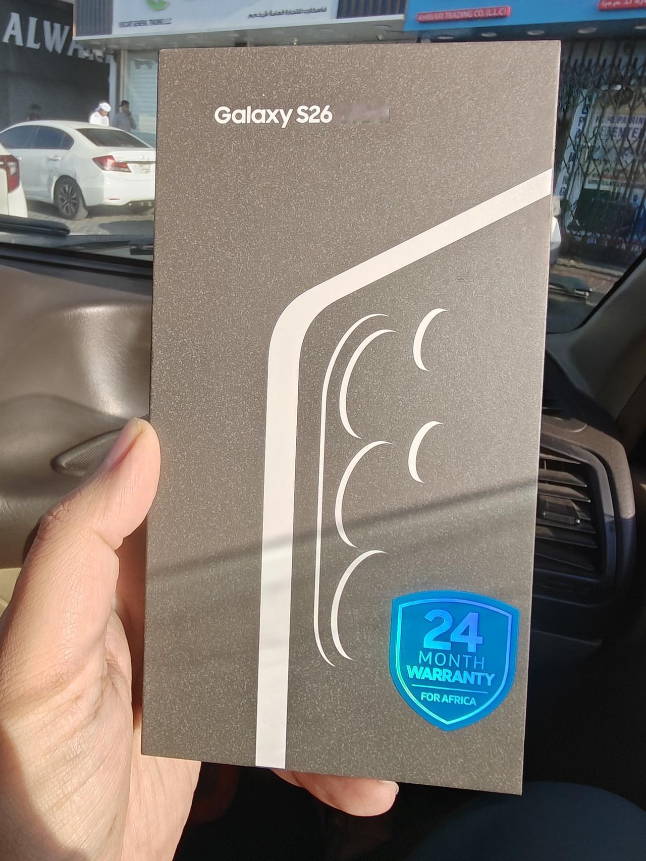 国外有博主号称已经入手三星GalaxyS26Ultra真机，据说是通过特殊渠