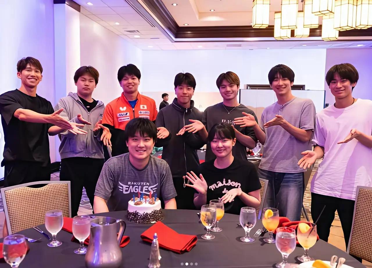 张本智和努力打拼了这么多年，他的梦想目标就是突破中国队，获得冠军获得世界第一。