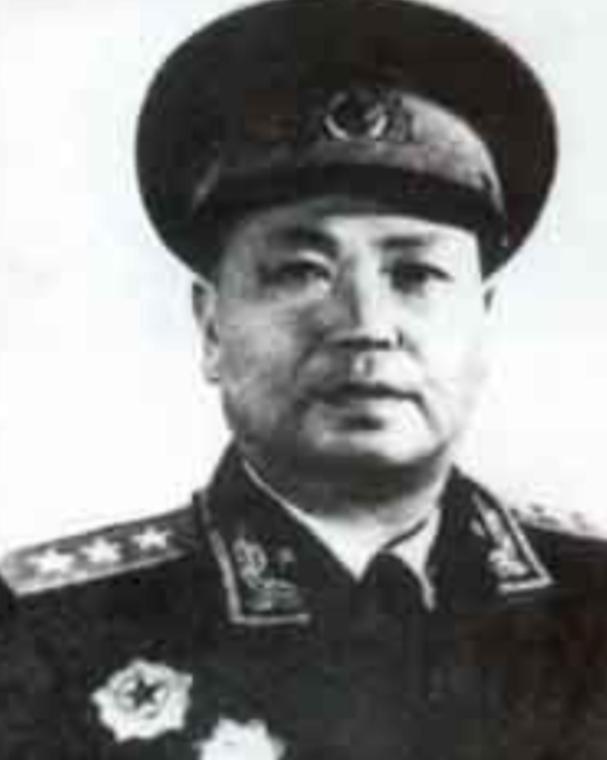 1941年，新四军1纵司令员傅秋涛率部突围，到了湖边，2个船夫载他们过湖，但气氛