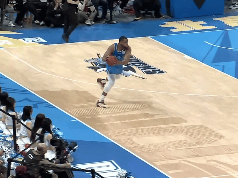 太关键了！北京男篮3人5犯离场，板凳替补三分球挽救危局。全场还剩1分16