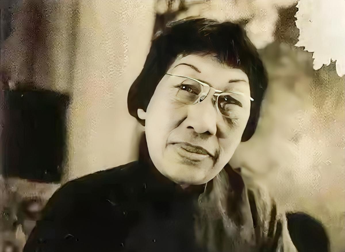 1908年，十三岁的潘玉良被舅舅以低价卖进芜湖一处青楼，她的父母早逝，自幼寄人篱