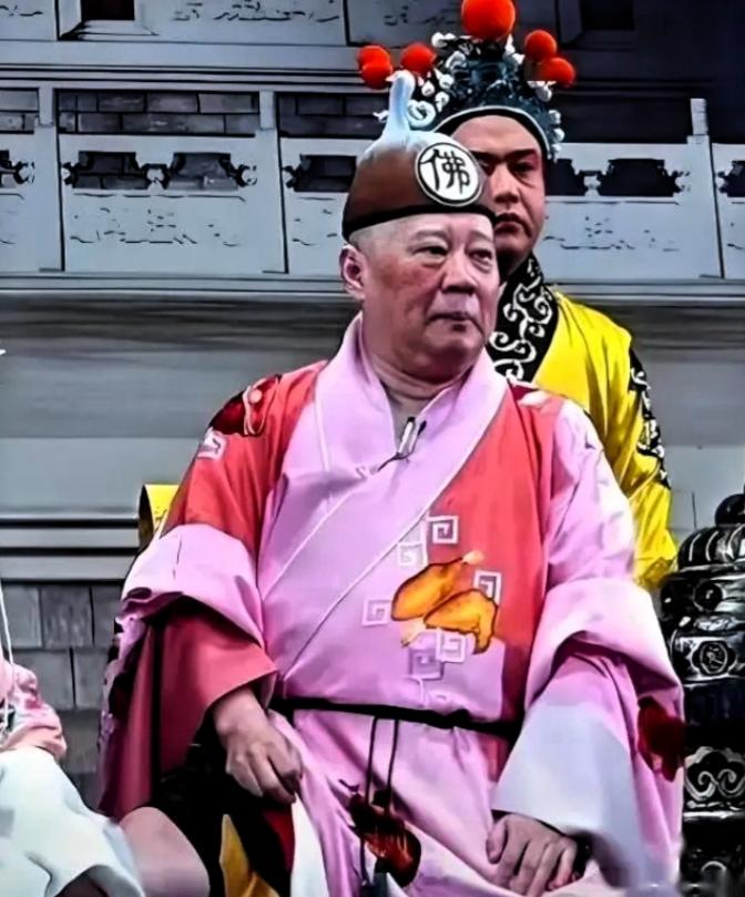我问老公。郭德纲九个月三次踩线。约谈过。央媒点名过。海外被举报过。怎么就不长记性