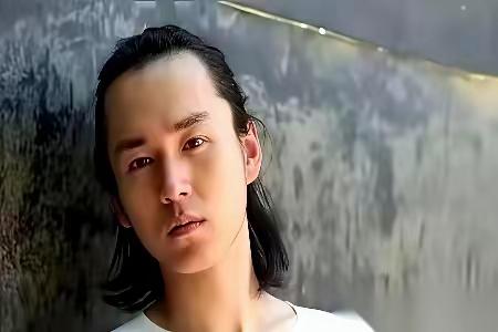 《繁花》这波瓜吃得人后背发凉。一个中戏高材生，拖着渐冻症的身子，在剧组熬了