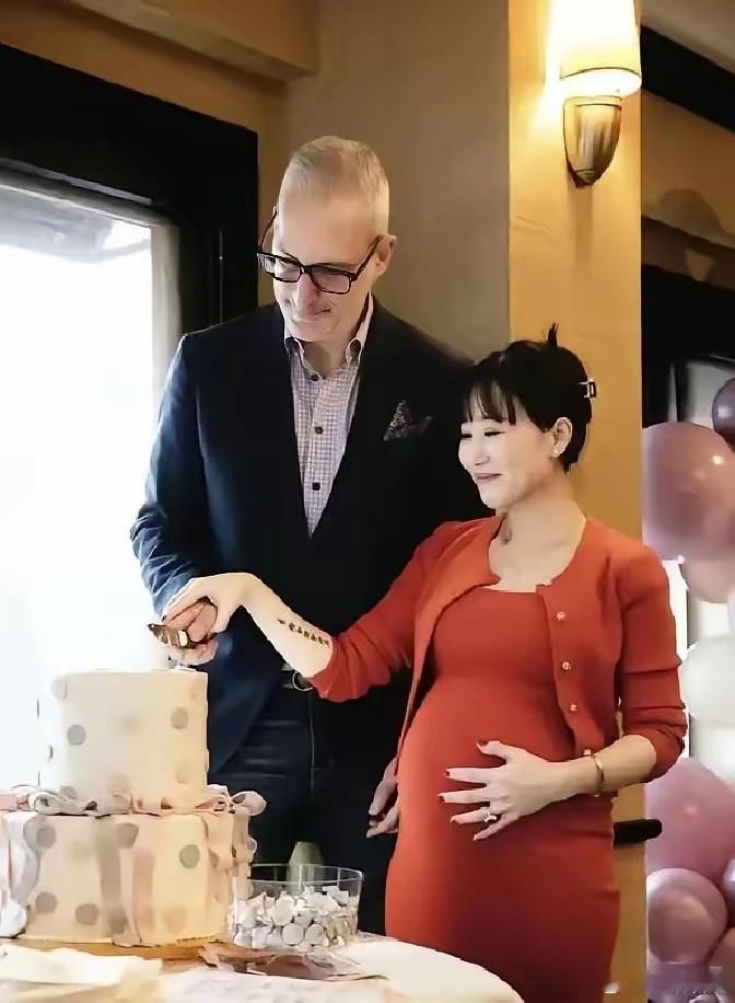 人在美国，怀了别人的孩子，扭头就跟国内老公离了婚还非要发个文，说是老公出轨在先。