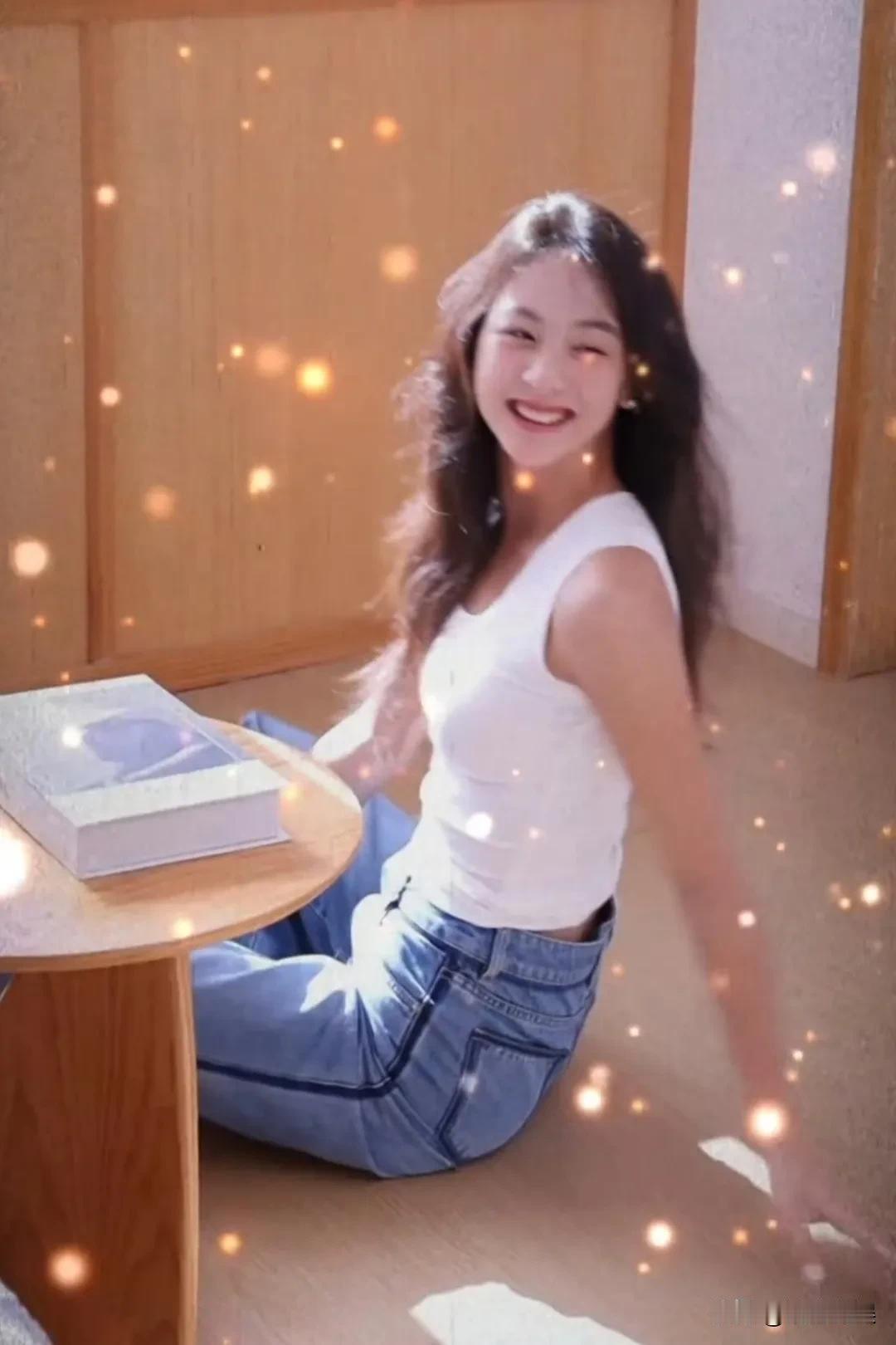 田亮女儿这颜值也可以出道了啊，天生的校园偶像剧女主啊！17岁的田雨橙晒照，一头