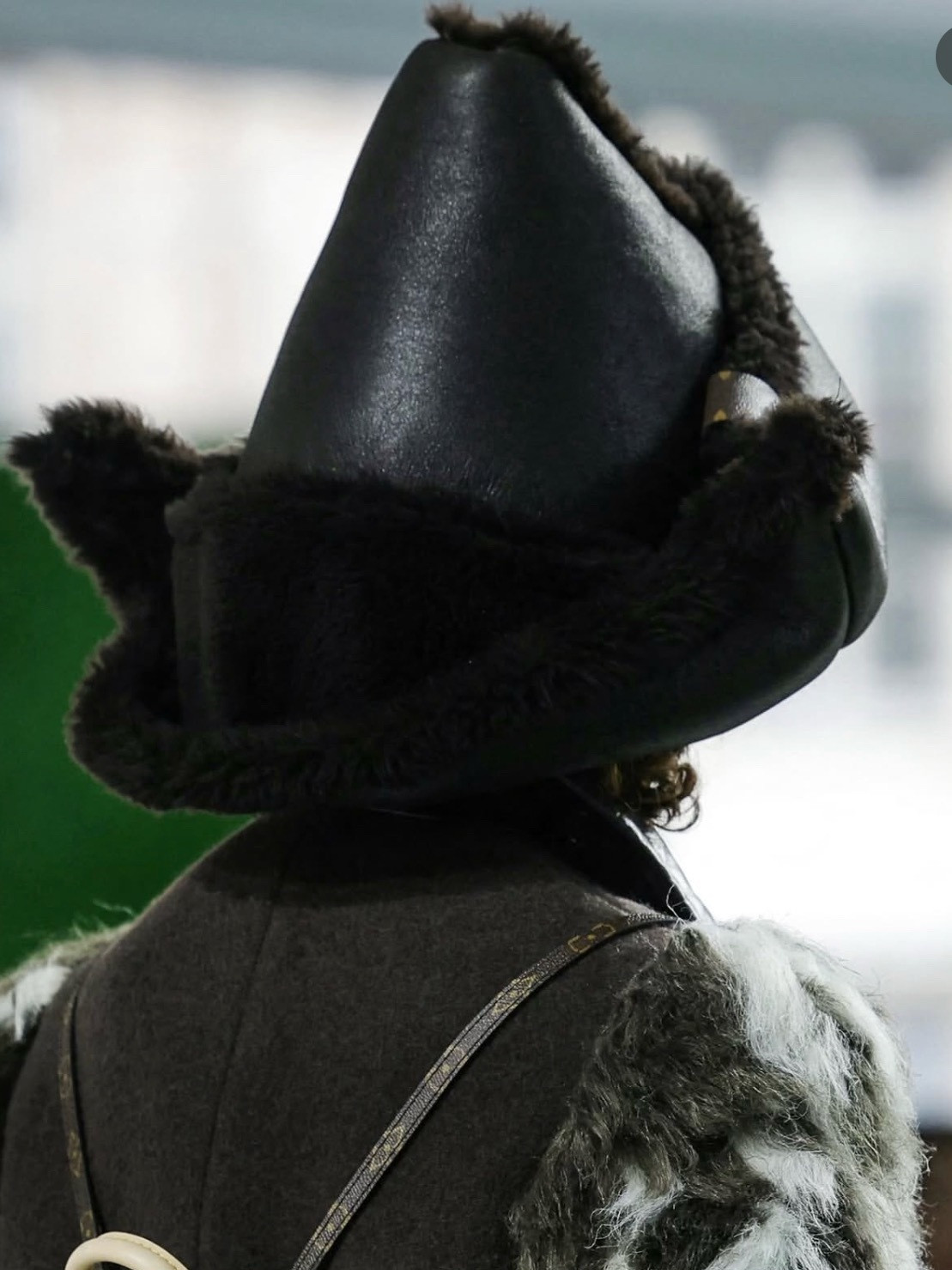 LV秋冬女装秀LV秋冬女装新季系列：最抢眼的帽子造型LV大秀巴黎时装周