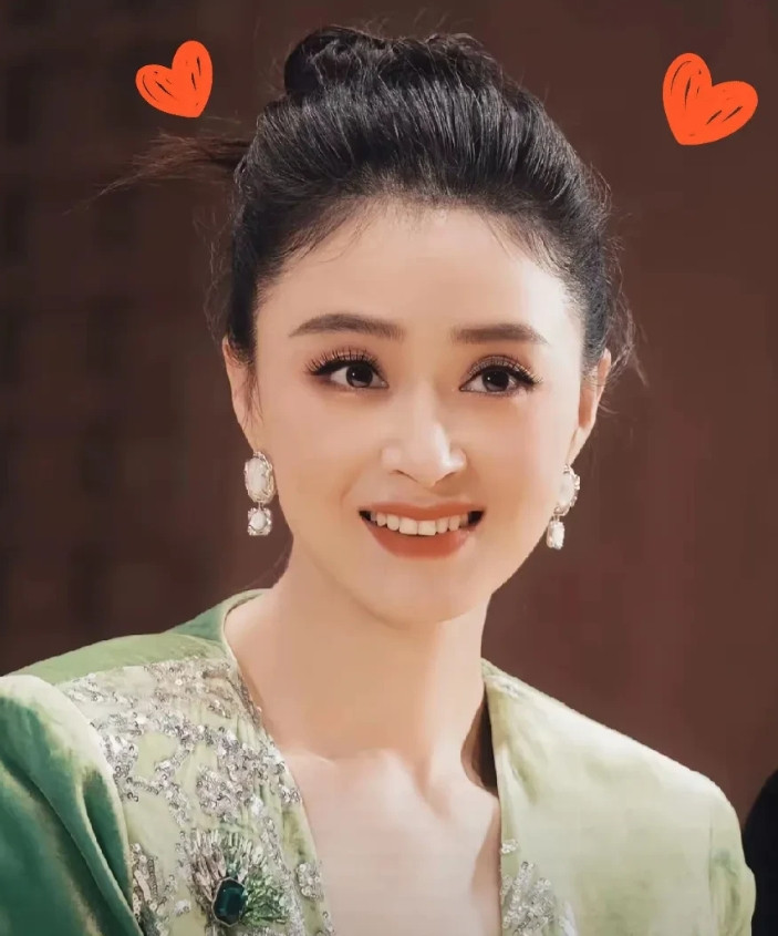 蒋欣出道已经36年了，演过9部热播剧，但从未获奖。韩红曾说过，蒋欣因为性格太