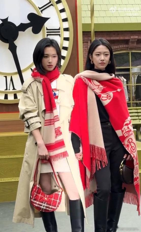 向涵之鹤秋同框向涵之鹤秋对视救命！这是什么神仙同框名场面！向涵之与鹤秋对视浅笑，