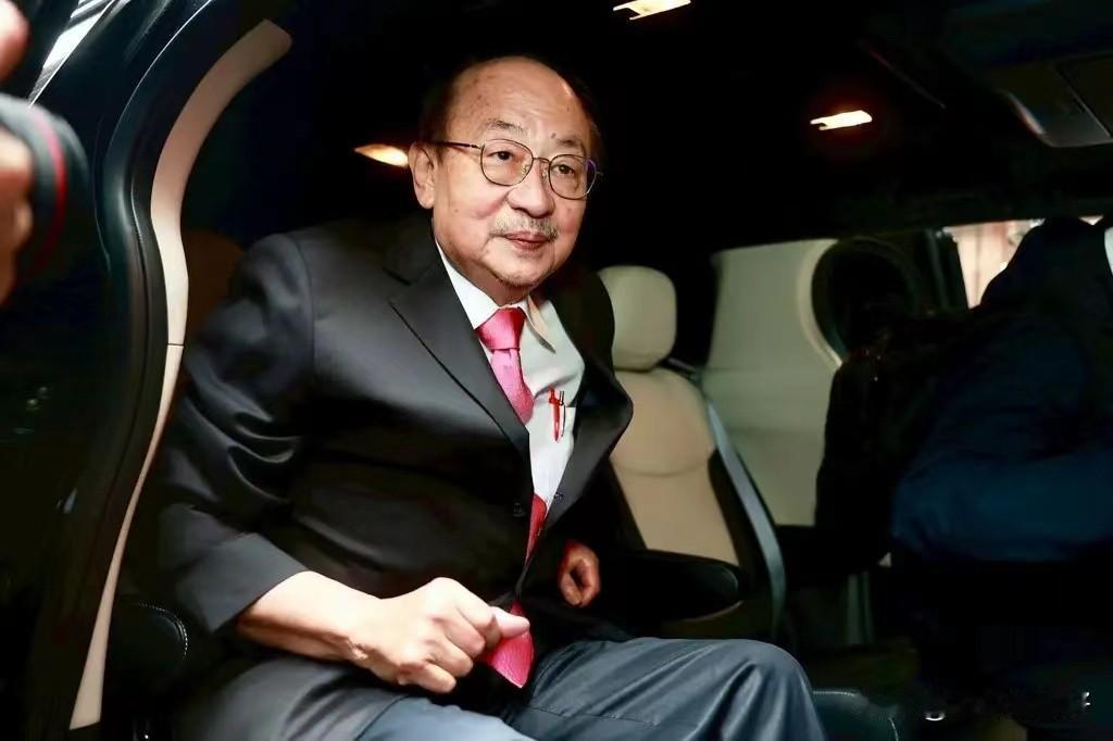 退下去的柯建铭还有没有机会东山再起？在赖的压力下，绿营在立院的万年总召柯建铭