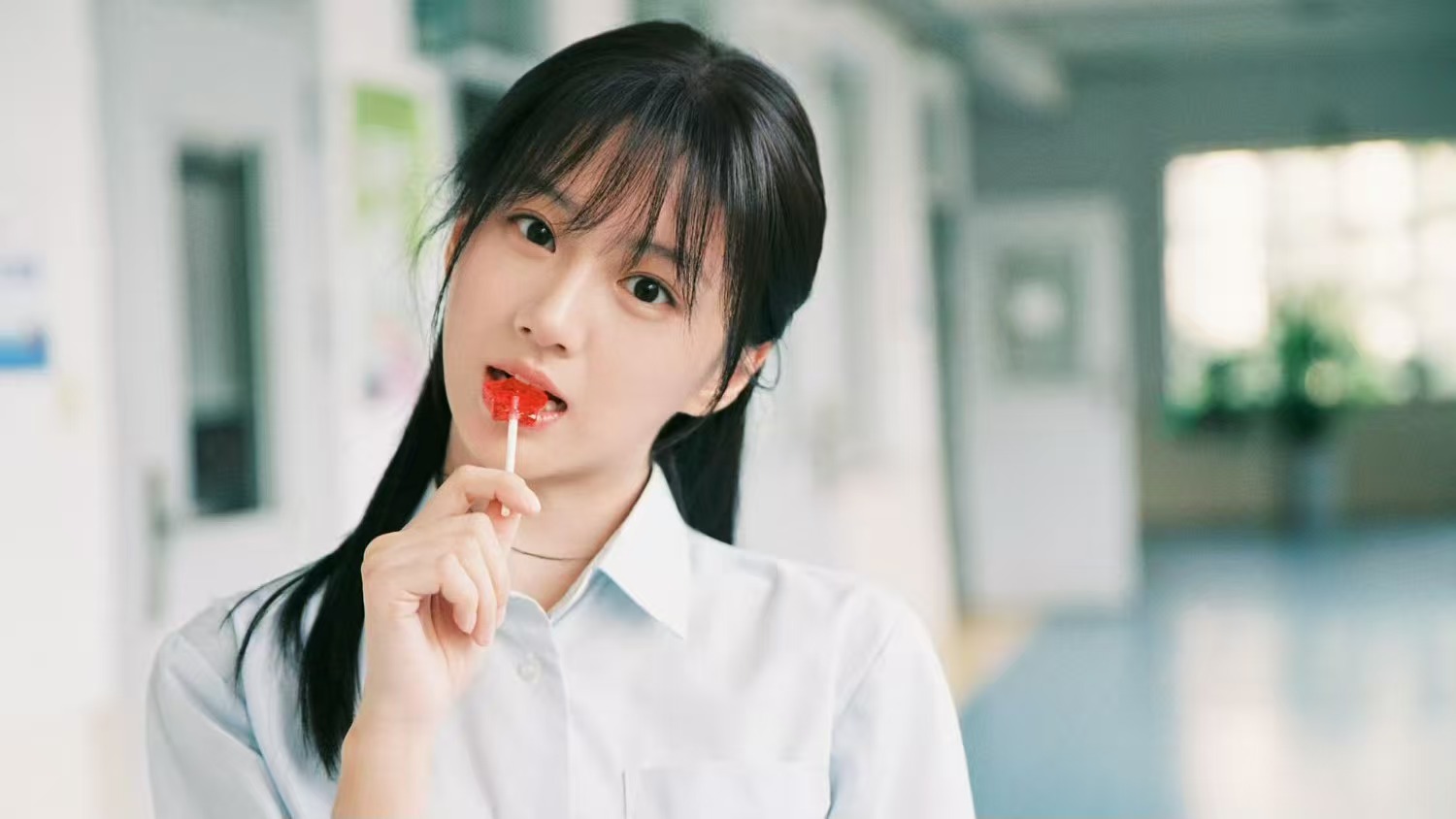 电视剧《炽夏》开播，三大看点引热议由包上恩、周柯宇主演的现偶剧《炽夏》空降开播