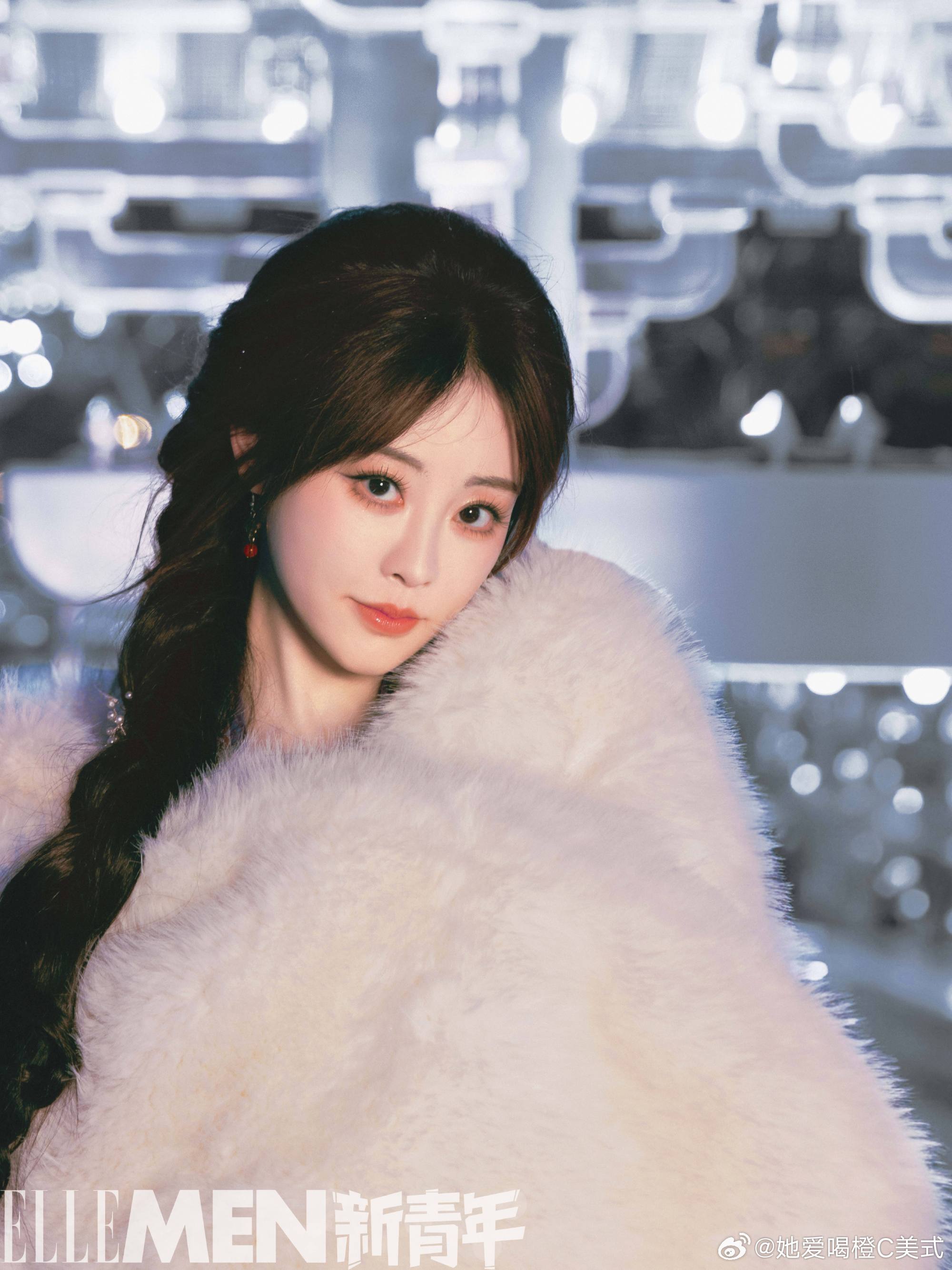 祝绪丹接了一米长麻花辫祝绪丹的一米长麻花辫造型，真的绝！又仙又灵，清冷氛围感瞬间