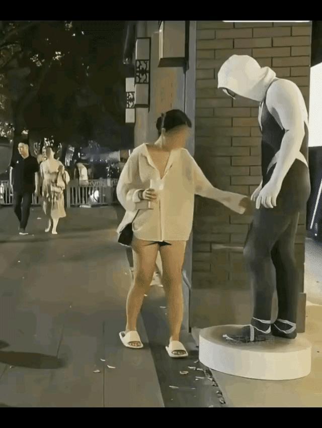 小姐姐反应够真实。社会百态