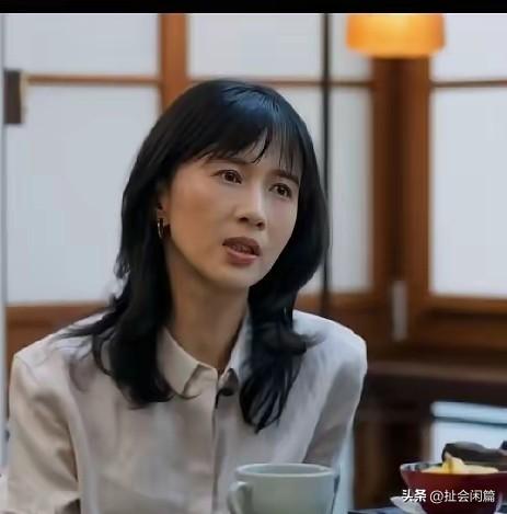 现在理解了papi酱为什么不和婆家紧密联系的做法。她小的时候就生活在一个不和