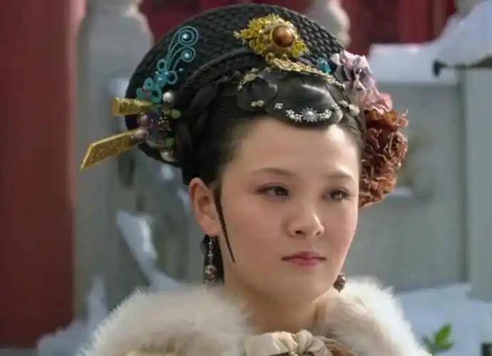 《甄嬛传》：太后为什么一定要除掉曹贵人？看《甄嬛传》时，看到曹贵人下线时，以