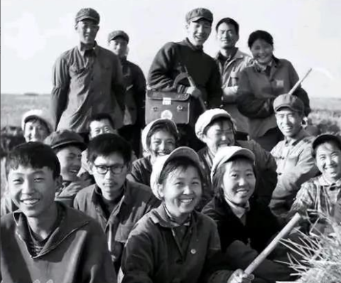 1972年，知青张援朝去看望干妹妹陈春玲，谁知，陈春玲红着脸说看，我这病，你娶我