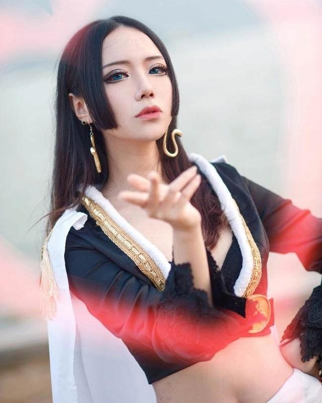 这10张《海贼王》cosplay堪称真人版, 女帝不愧是世界