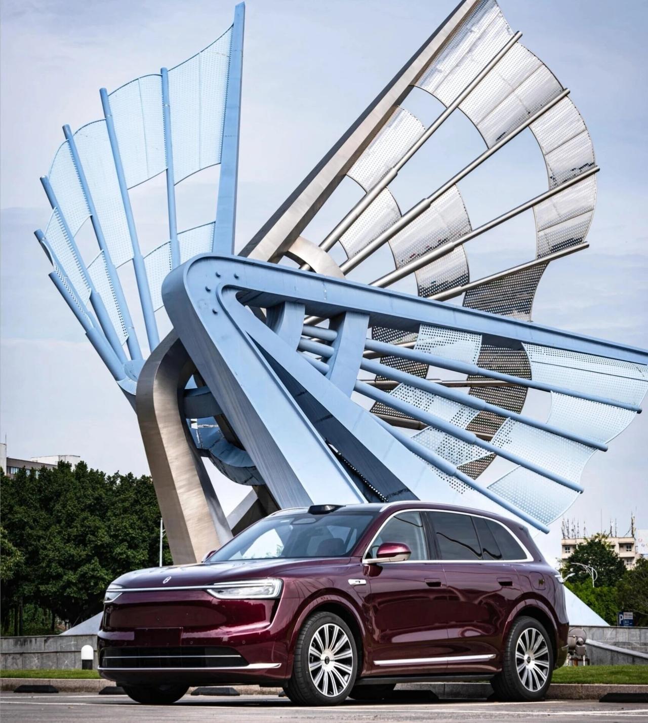 坐进30万问界M7，我想起了十年前的百万宝马！周末去4S店试驾问界M