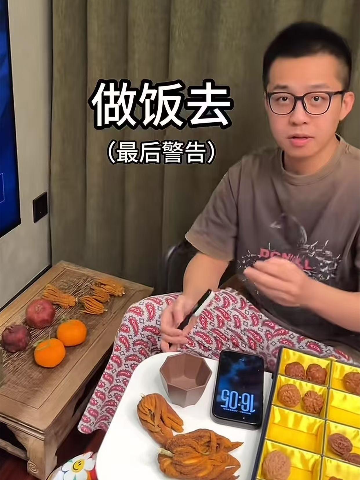 身为头九老大的张九龄，舞台上挨打，到家了还挨打！舞台上挨打，算是头九的整体人设，