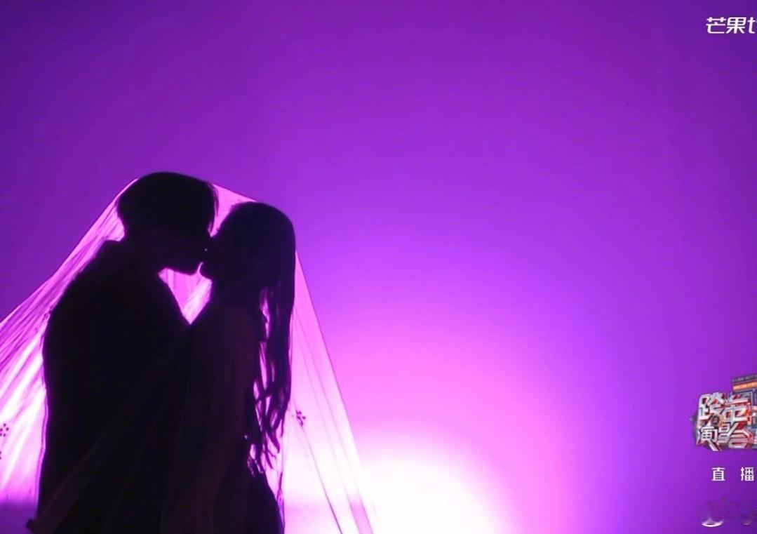 黄子韬工作室道歉笑不活了！说好的贴一下意思意思，结果俩人水灵灵实打实亲上了，还