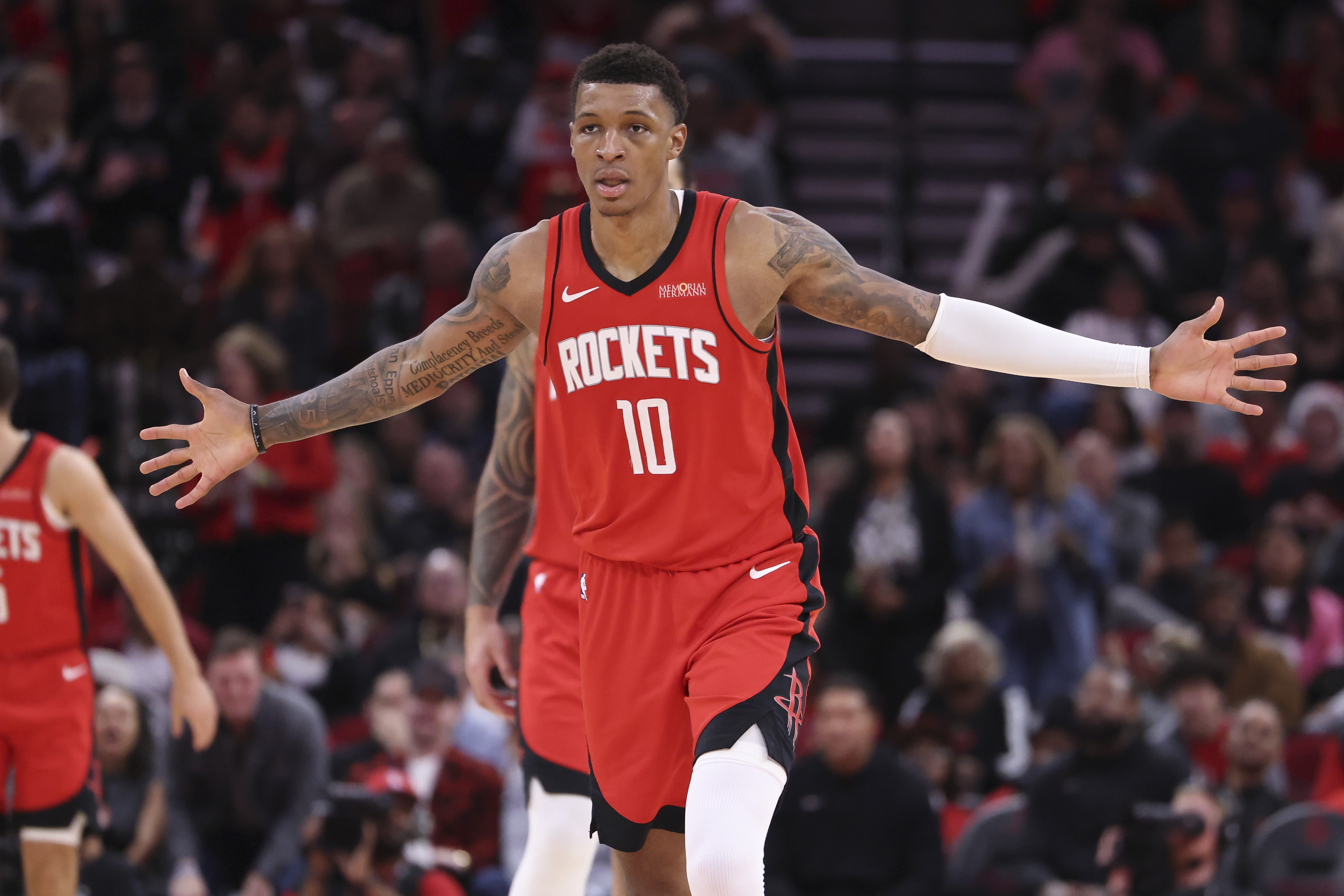 火箭队陷双重困境：三分失准+防守崩盘，赢球之路何去何从？