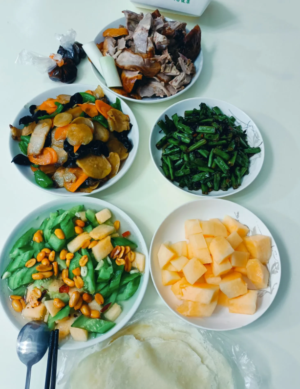一家三口，这桌菜是个什么档次