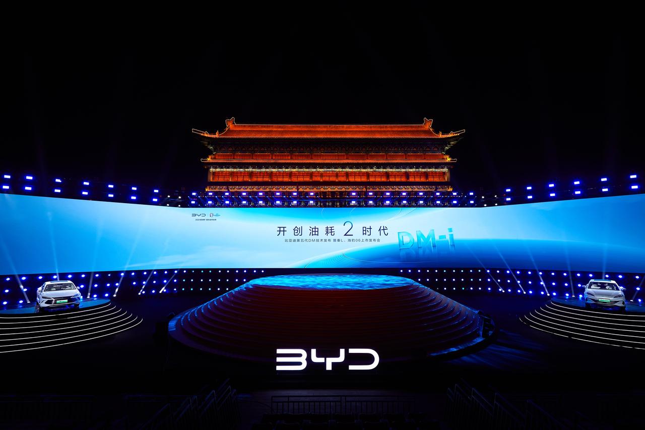 12月5日，比亚迪临时股东大会上，掌门人王传福一句“龙头老大能被欺负，但绝不欺负