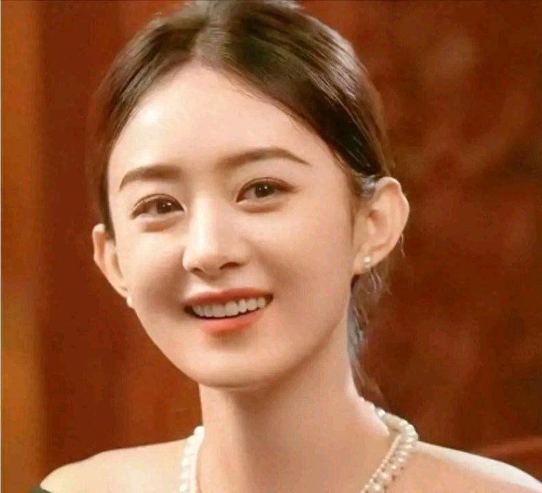 复婚怀孕传闻真相大白后，38岁赵丽颖传来3大喜讯，冯绍峰没说错事业高峰再登顶