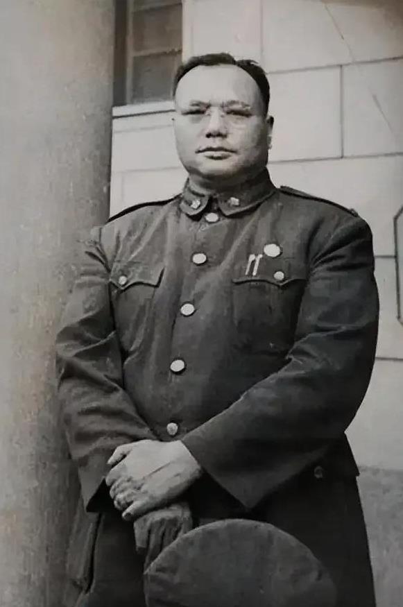 塔山阻击战中，国军失败是必然的，这其中最大的错误就是老蒋的亲疏有别。当时，国共