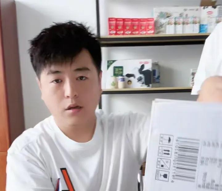 张伦巴今天早上十点多出来做专场！本来预告的是九点，说是整理库存，又拖到了，十