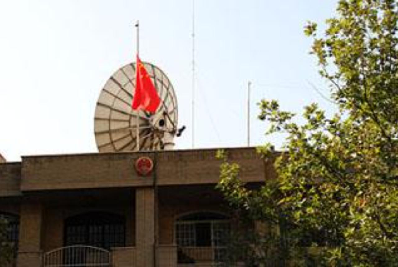 中国驻伊朗使馆的紧急撤离令：最后一班航班起飞前，一位外交官的“遗言”：“我不能