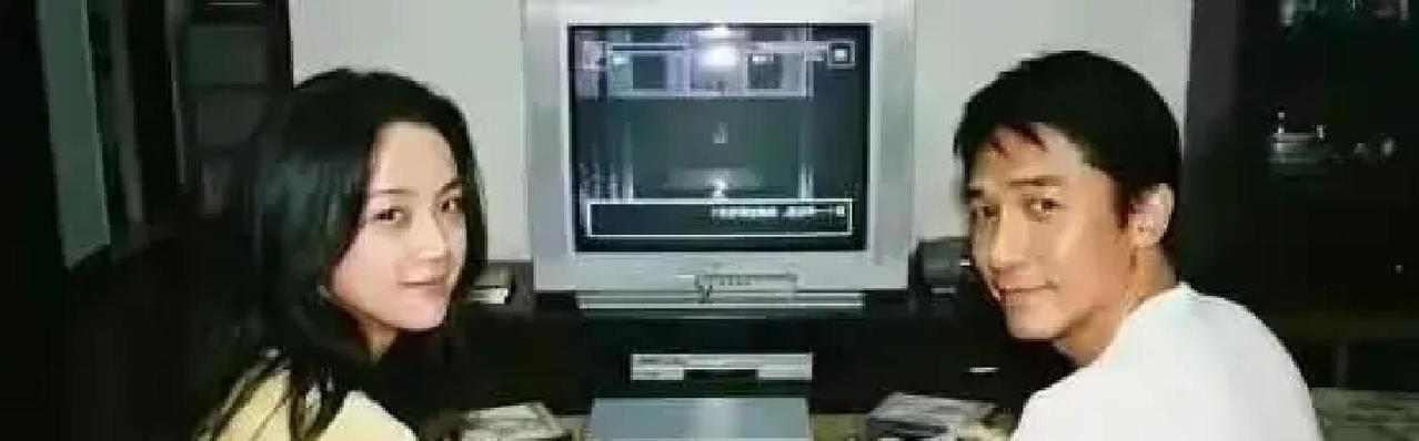 李安不是在训练演员，是在“杀死”演员。他逼汤唯和王力宏同居三个月，不是为绯