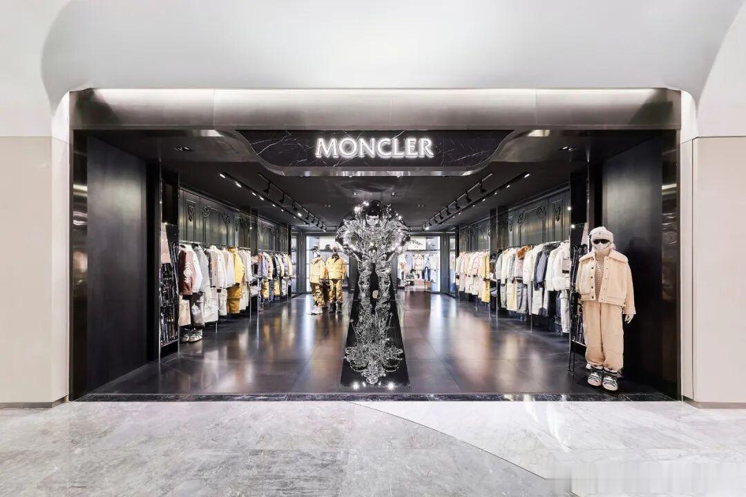 中产最爱的羽绒服, 忽然卖不动了?