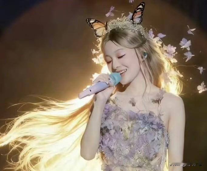 不撕不闹‼️张韶涵前造型师回应“裁员裁到大动脉”近日张韶涵更换合作多年的造型团