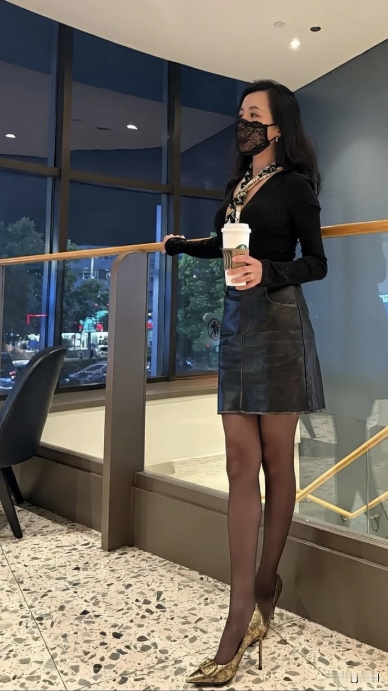 你为何爱上高跟鞋呢?高跟鞋真是魅力无限，让人爱到不行！不同场合搭配不同高跟鞋，能