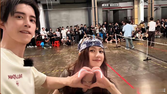 敖瑞鹏李兰迪在cp感这一块显亮眼，《朝雪录》0个人走出的情况也引发关注，c