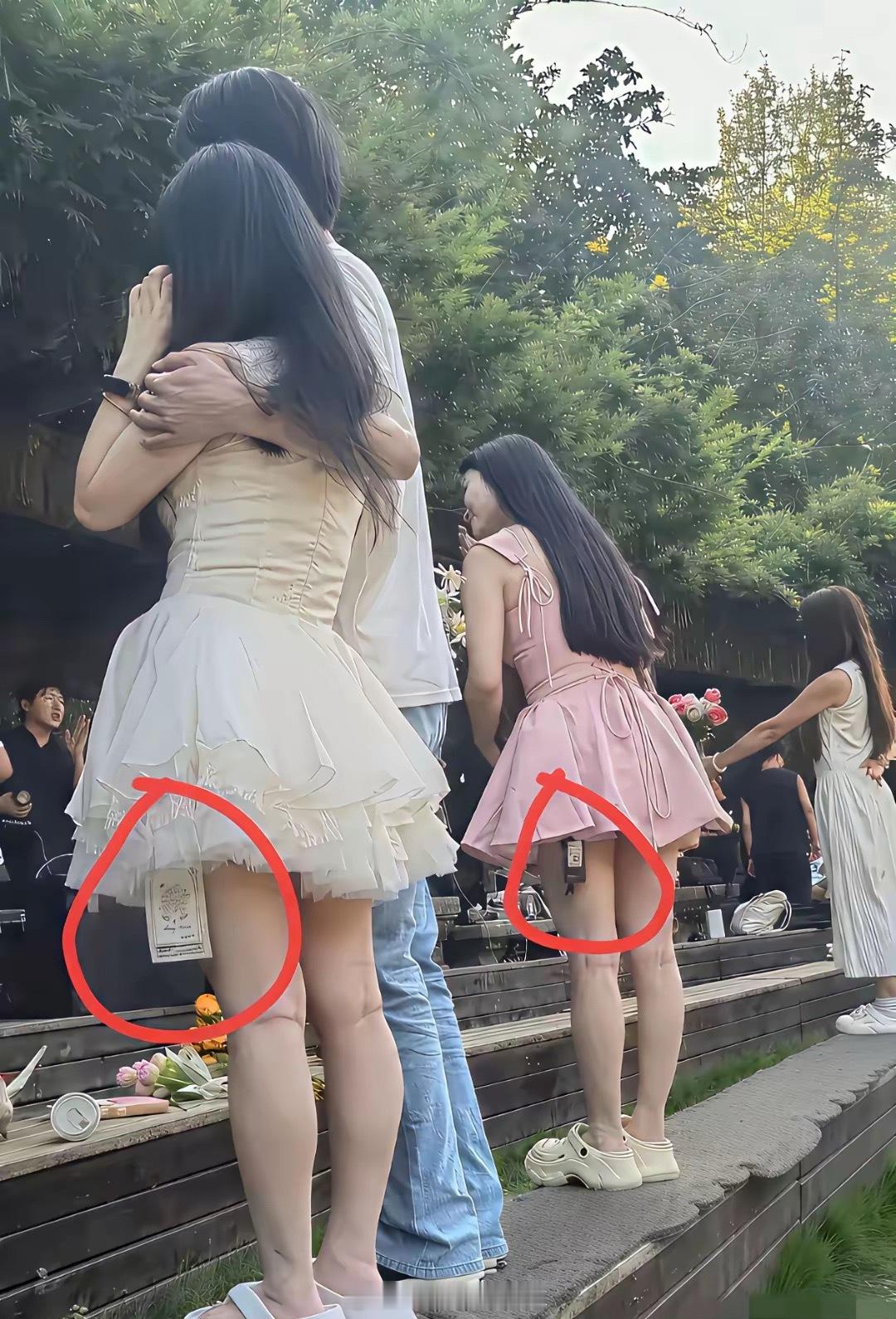 这又是一种什么潮流？证明她们穿的是新衣服吗？实在是有点看不懂！