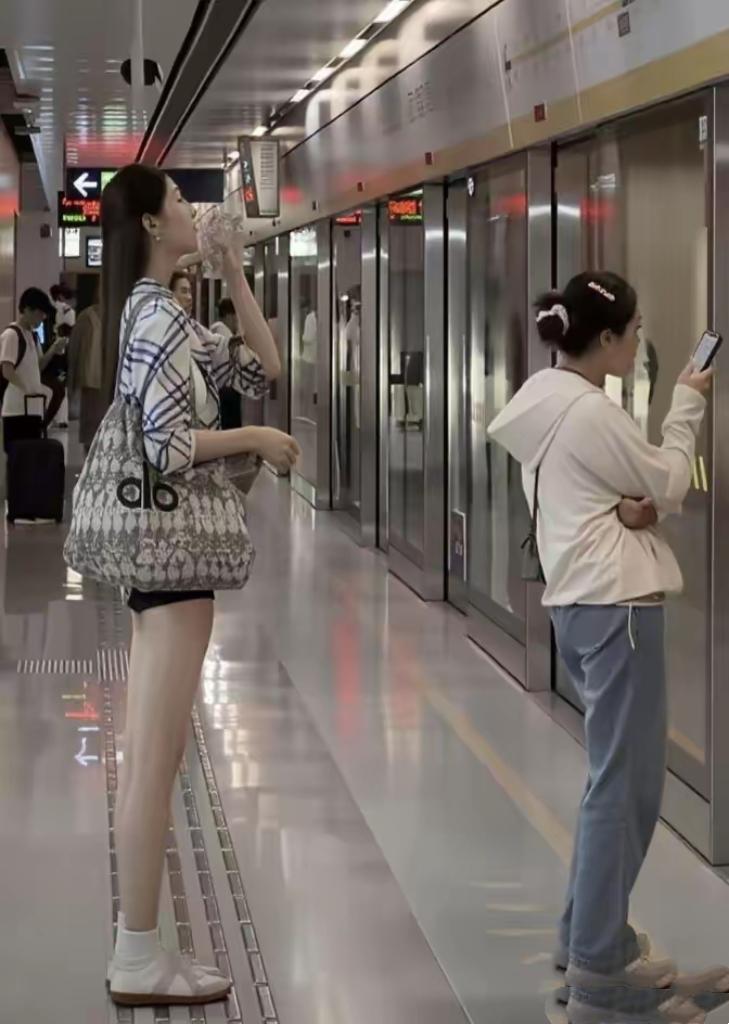 真的不要怪男人变心，作为一个女人，我都喜欢后面这位