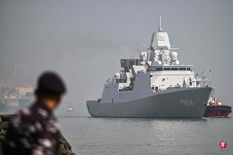 老牌海盗荷兰最近很嚣张。新加坡联合早报今日报道：“中国军方指荷兰海军一艘护卫舰