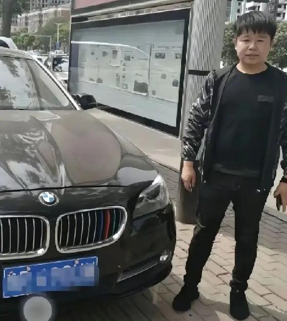 余金生之所以有今天，纯粹是虚荣心作怪，明明没有那个能力，还喜欢装成功人士。开宝马